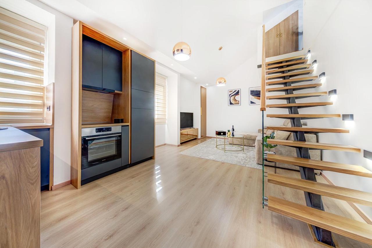 Kings Apartments 포드고리차 외부 사진