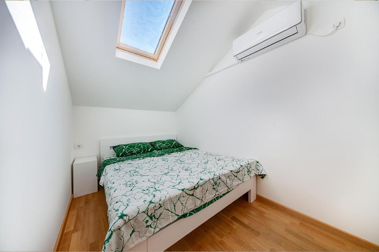 Kings Apartments 포드고리차 외부 사진