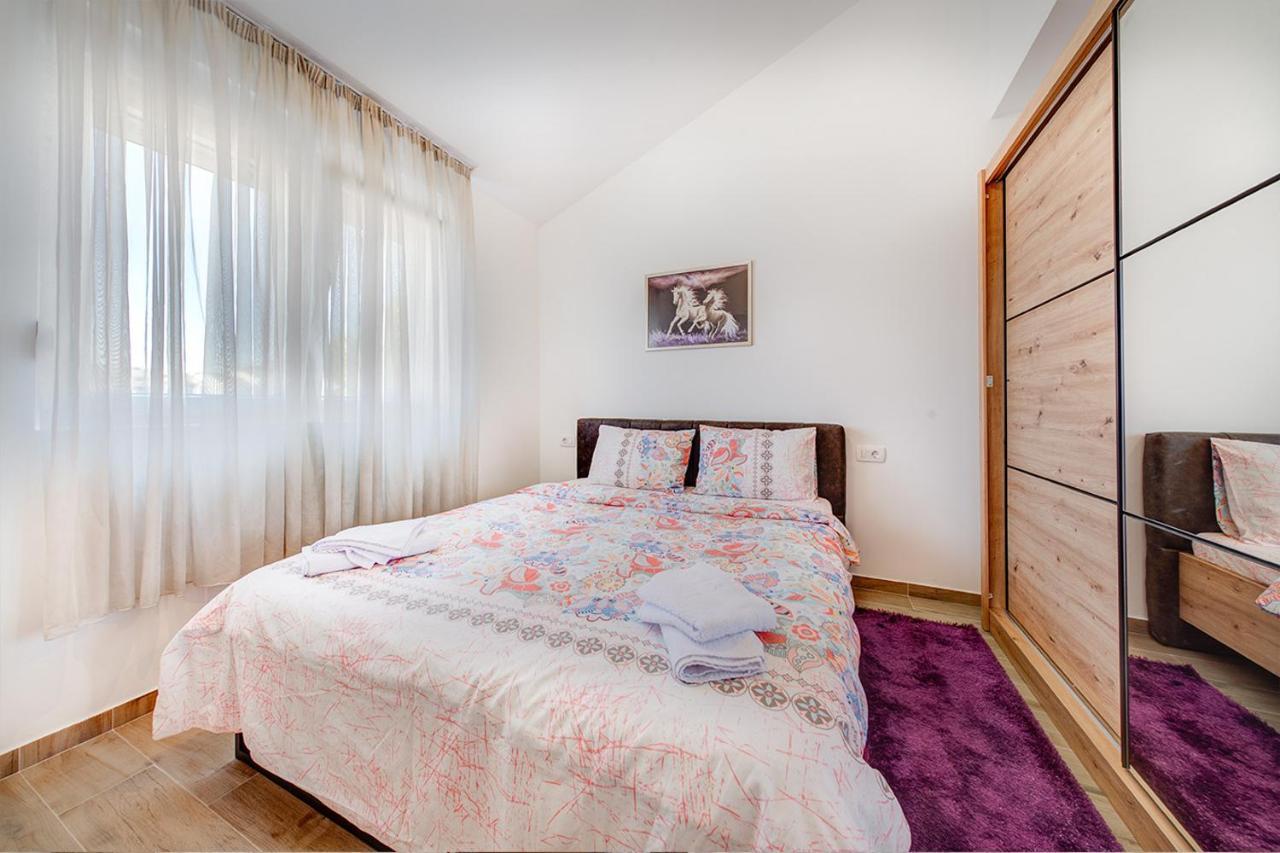 Kings Apartments 포드고리차 외부 사진